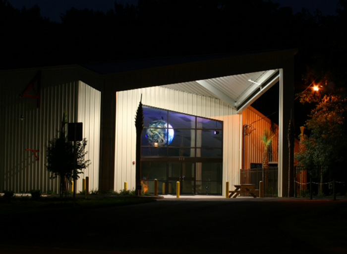 A picture of the Science and Discovery Center of Northwest Florida in Panama City at night